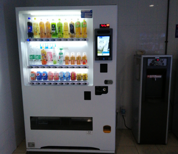 掃碼飲料自動(dòng)售貨機(jī)在互聯(lián)網(wǎng)技術(shù)下如何升級(jí)？